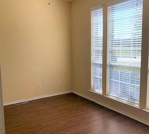 5th image of 5000 Valleyside Dr