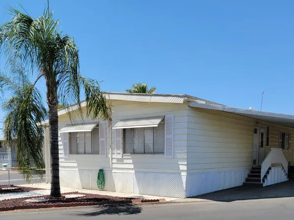 4 Tee Ln, Bakersfield, CA 93308