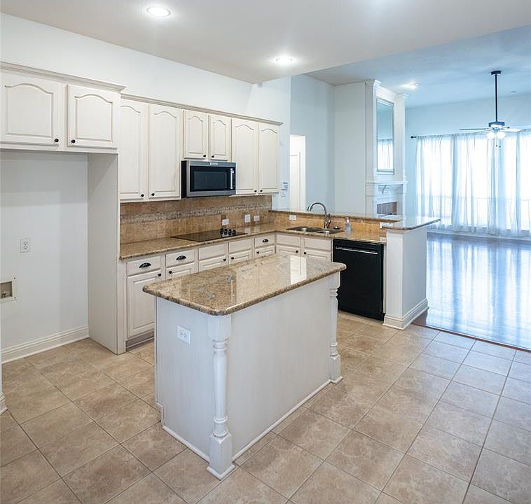 1st image of 742 Yellowstone Dr #742