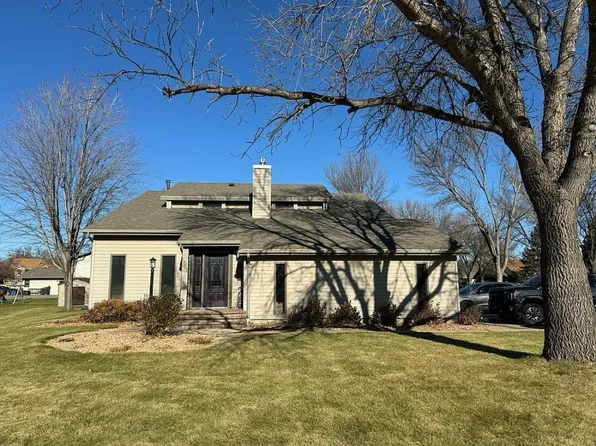 1631 Carlton Ct, Aberdeen, SD 57401