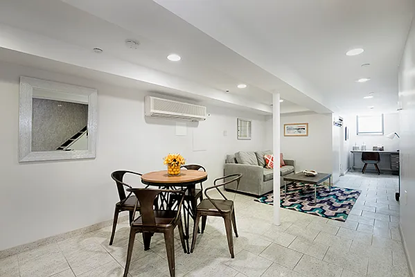 Rented by R New York | media 21