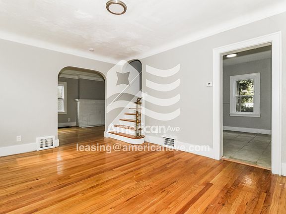 1224534_004_living_room_13847243.jpg