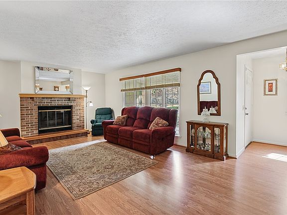 5th image of 562 Vintage Ln
