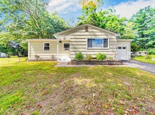 36 Deerfield Dr, Northampton, MA 01062