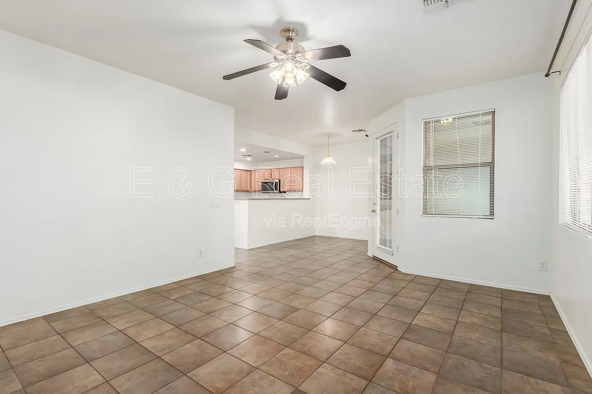 Building Photo - 1886 E Don Carlos Ave #163