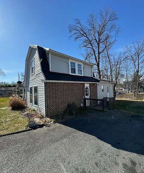 724 Broad St #A — Photo 11