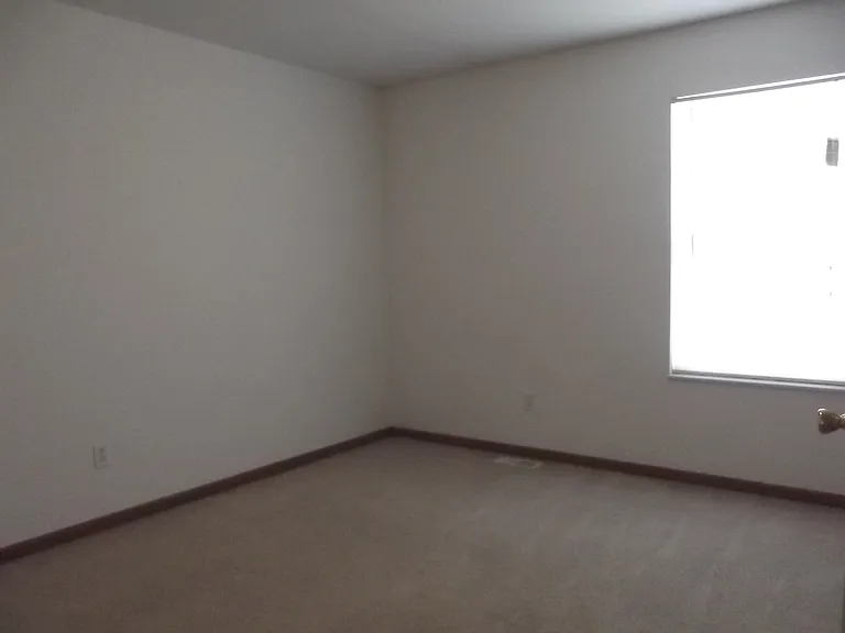 827 Kaestner Dr — Photo 2