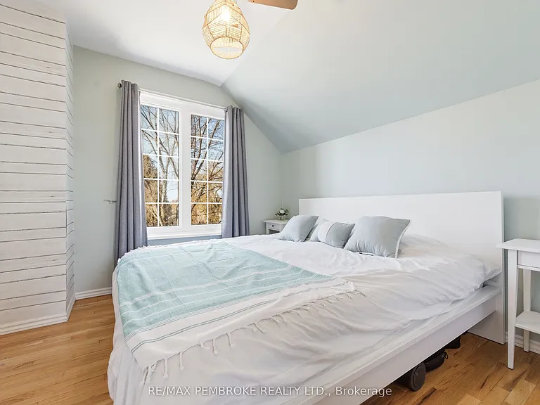 566 Perth St — Photo 41