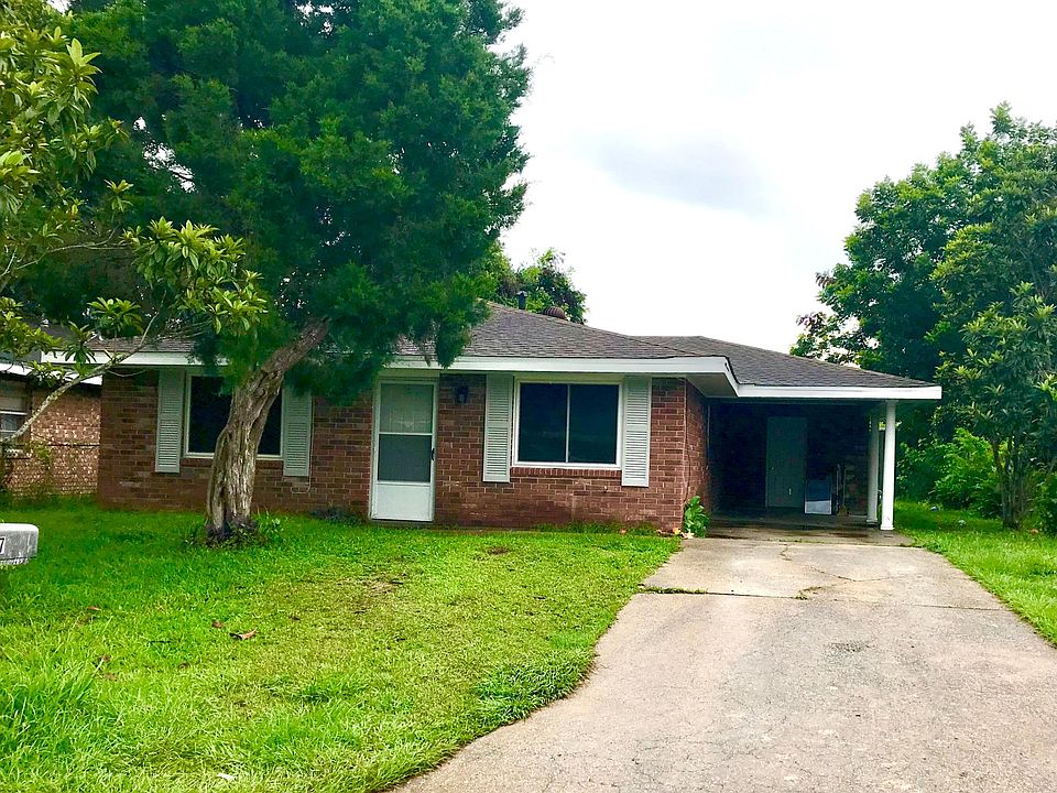 1st image of 207 Cherbourg St