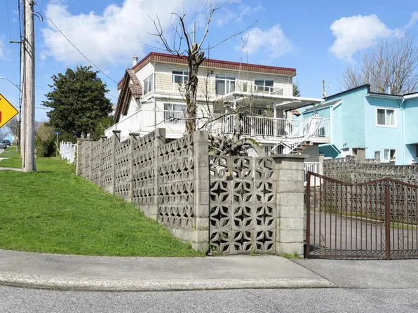 1728 7th Ave, New Westminster, BC V3M 2K8