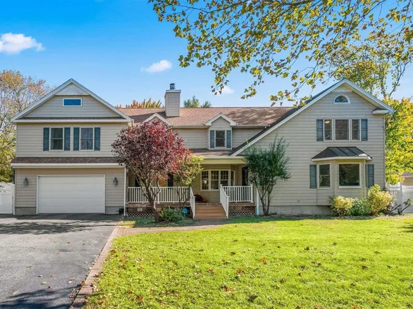 10 Tiffany Lane, East Northport, NY 11731