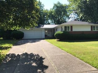 73 Colony Ct, Amherst, NY
