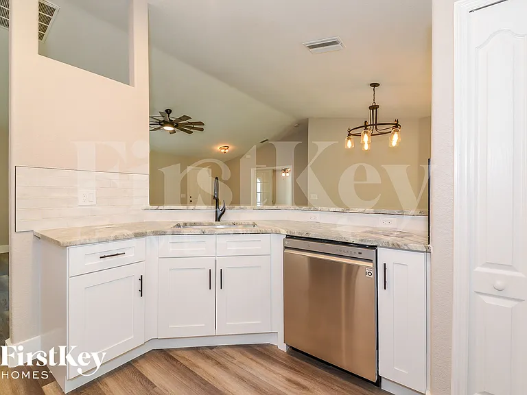 2670 Denicke St — Photo 6