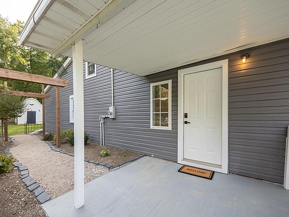 3rd image of 2045 Whitehead Rd
