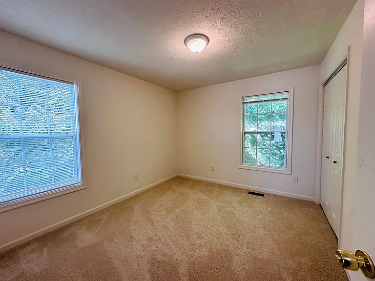 15 Station Ln NE — Photo 9