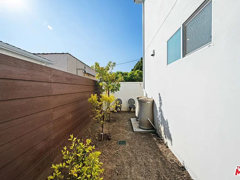 10623 Olympic Blvd — Photo 26
