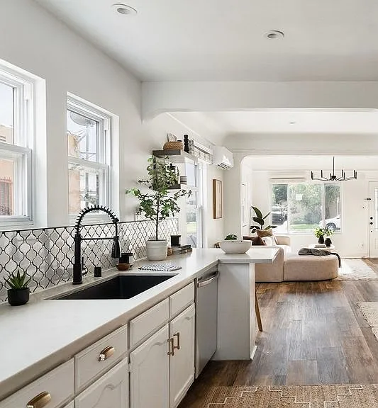 607 W 111th Pl — Photo 3