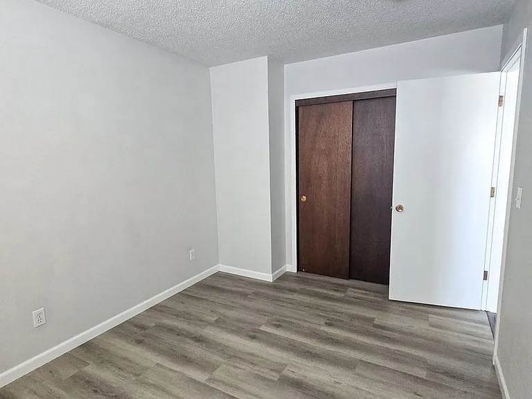 11613 Pacific Ct NE — Photo 14