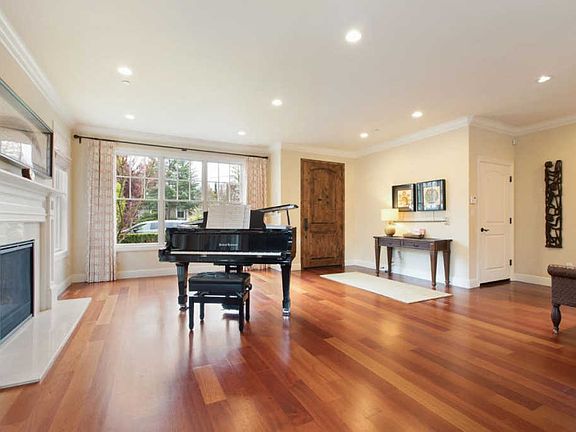 4th image of 2020 Gordon Ave