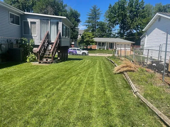 11689 Forestel Ct, Maryland Heights, MO 63043