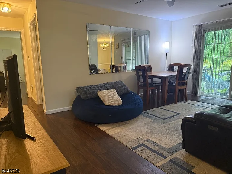58 Waugh Ct — Photo 8