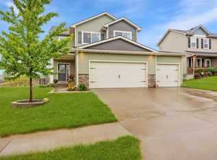 1230 Blue Bonnet Dr, Carlisle, IA 50047