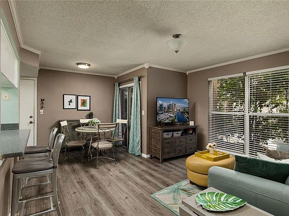 4th image of 606 S Albany Ave APT 13