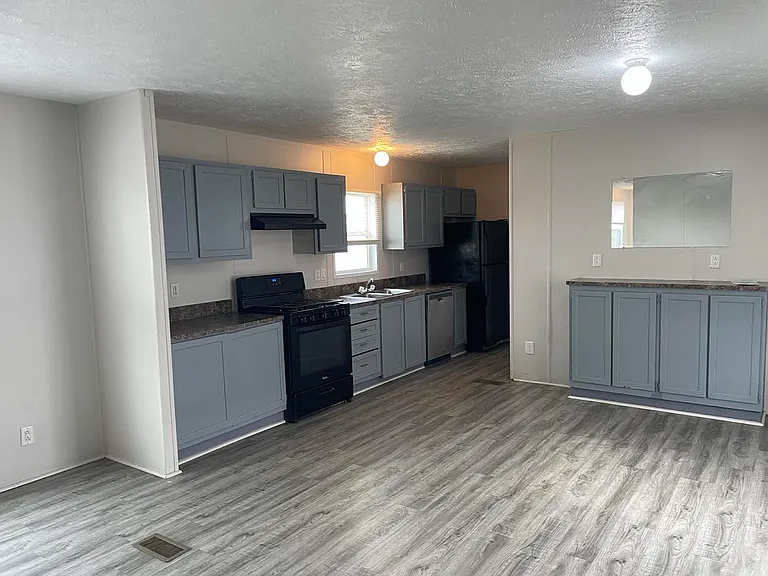 Regency Pointe — Photo 9