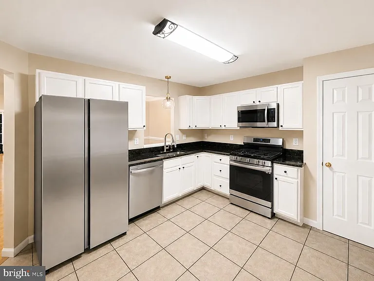 706 Vanderbilt Ter SE — Photo 4