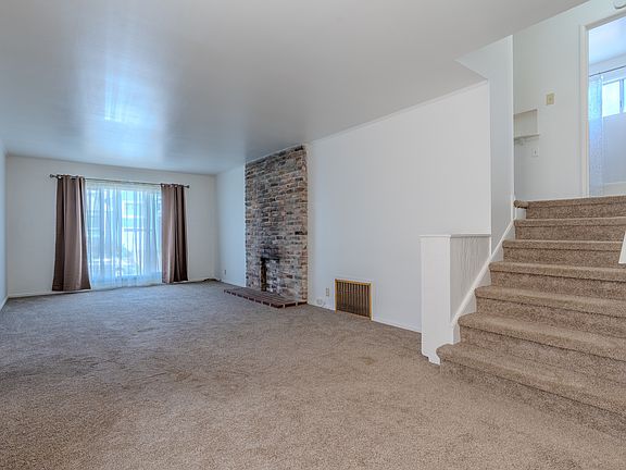 5th image of 35 Fairlawn Ave