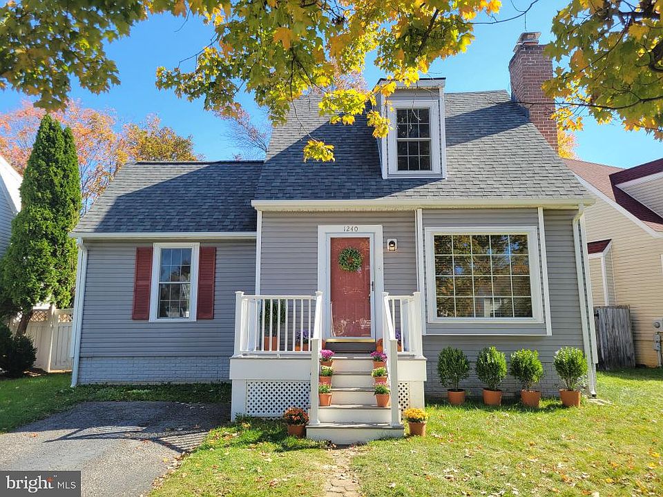 1st image of 1240 Magnolia Ct