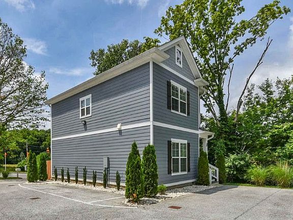 2nd image of 3108 Elm Hill Pike #A