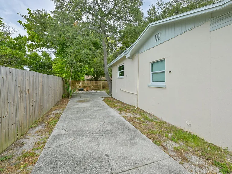 1161 Howard St — Photo 4