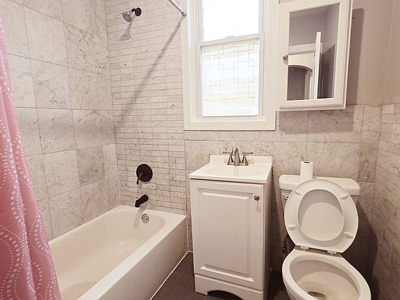 3rd image of 125 Duncan Ave Floor 2