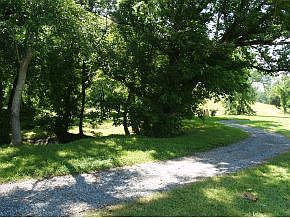4th image of 100 Forest Ln