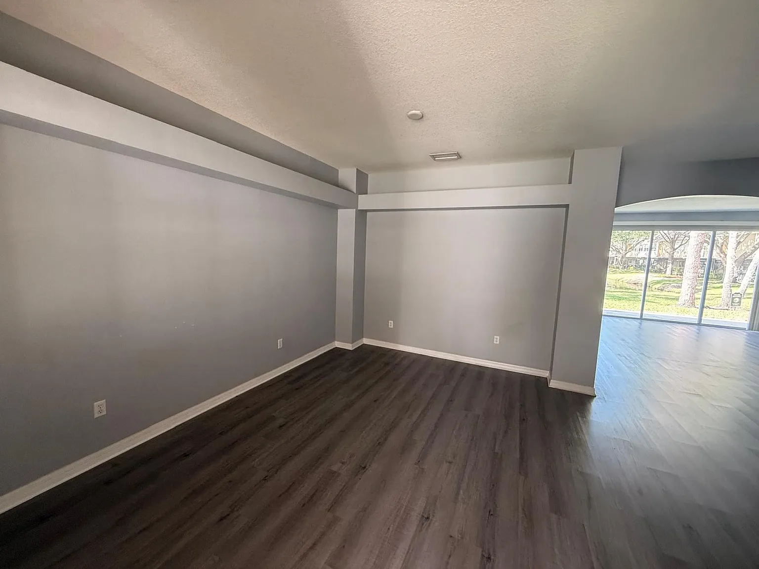 3 bed, 2.5 bath, 2047 sqft, $2,250 — Photo 2