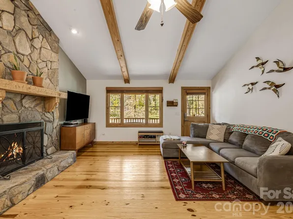 517 Pheasant St, Lake Lure, NC 28746