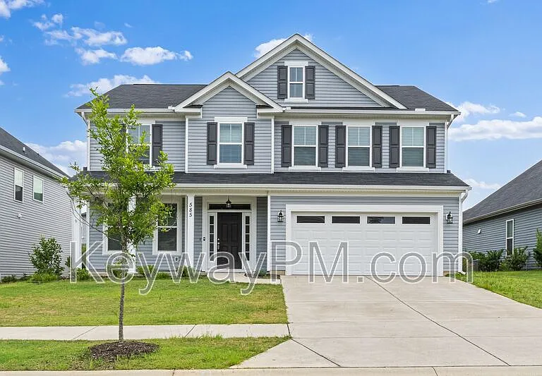 585 Hampton Dr — Photo 1