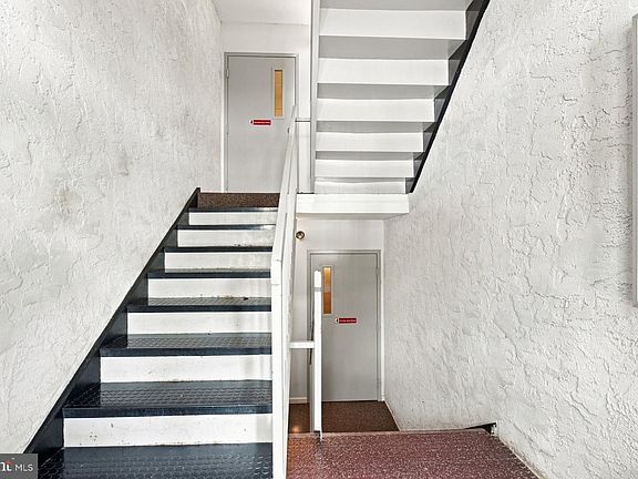 3rd image of 613 Washington Pl #13