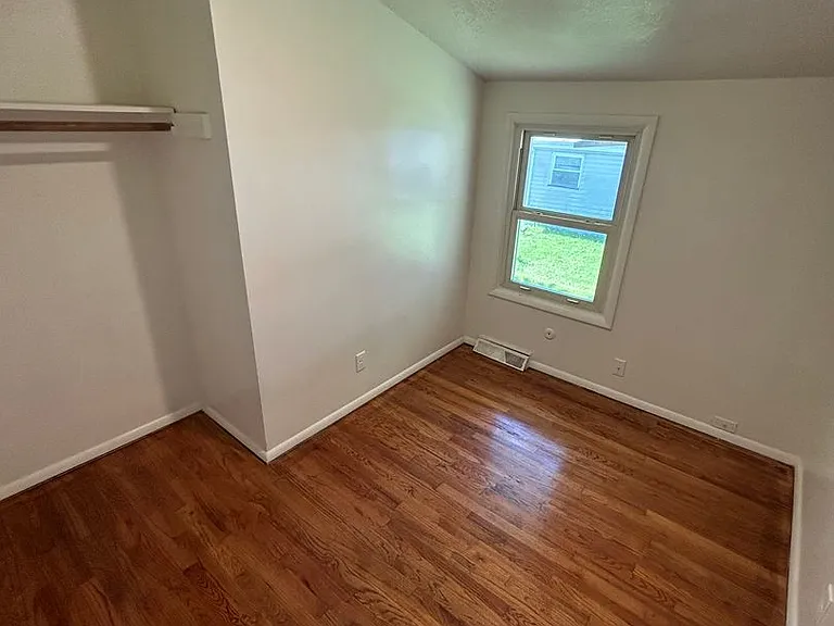 11301 Herrick Ave — Photo 4