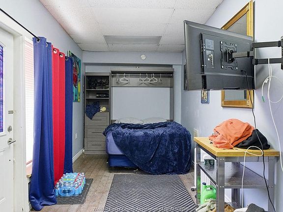 4th image of 1455 Wyandotte St E #1453