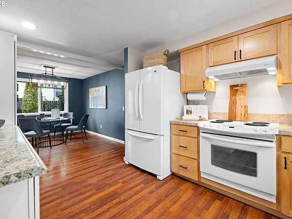 3rd image of 493 S Emerald Loop