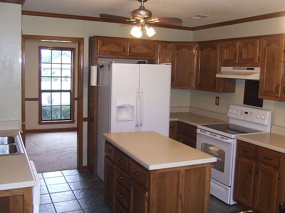 1 year old Smooth Top Range-Oven~Refrigerator stays!