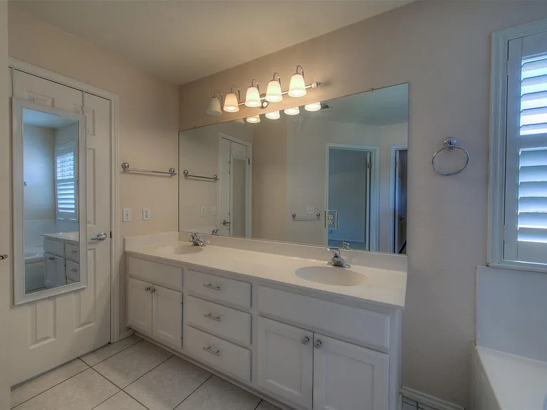 16813 Luckenwald Dr — Photo 17