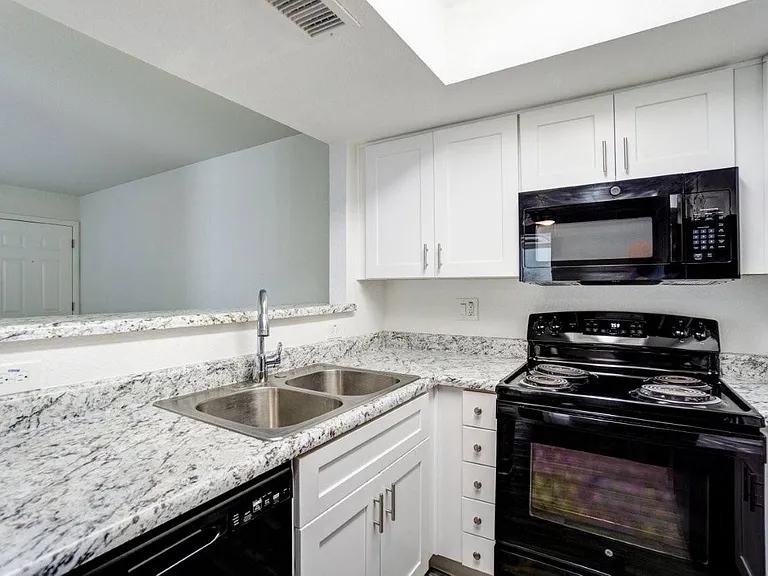 Avalon Hills — Photo 17
