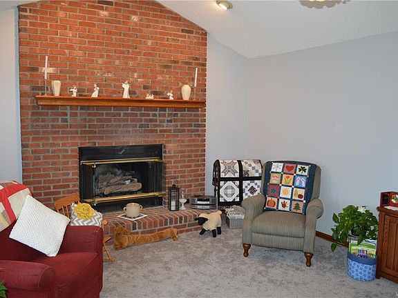 4th image of 376 Homestead Dr