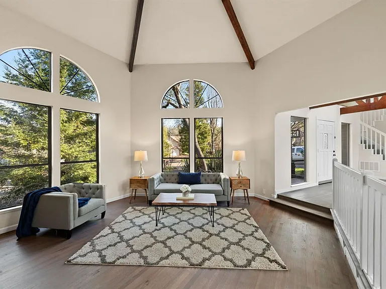 7540 Woodborough Dr — Photo 3
