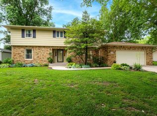 2205 Winding Hill Rd, Davenport, IA 52807