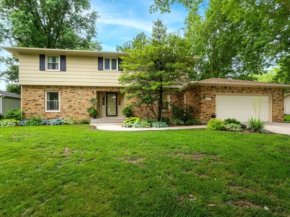 2205 Winding Hill Rd, Davenport, IA 52807