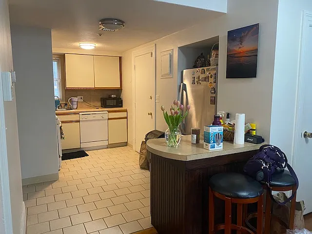 146 Irving Ave #B1 — Photo 6